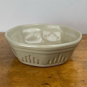 Vintage 1930s Mountainside Pottery MP 10” Cream Ribbed Octagonal Serving Bowl